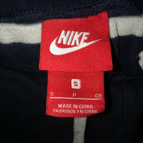Nike sportswear sweater & pants - Picture 5 of 5